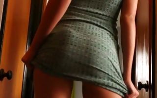 Naughty teen girlfriend with round butt showing hot body